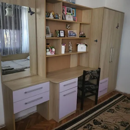 стоянови דירה