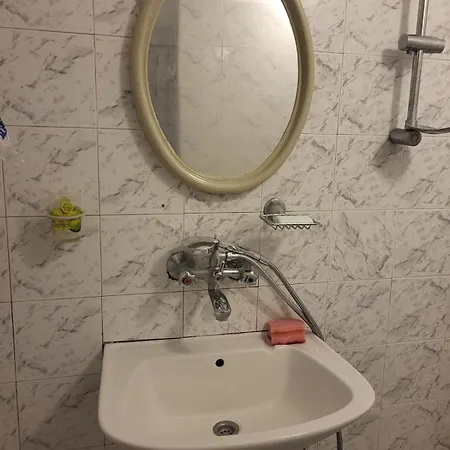 стоянови דירה